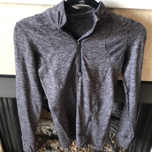 Lululemon pull over. Size 2. Like new.